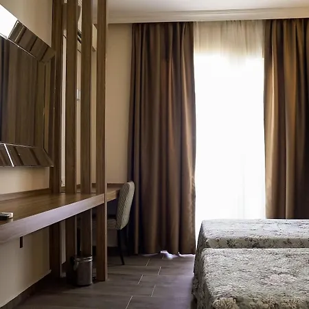 فندق Dionisus 4*